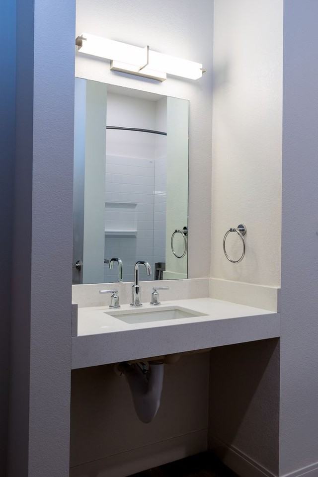 1 Bedroom & 1 Bedroom + Den at UC! - Photo 7 of 14