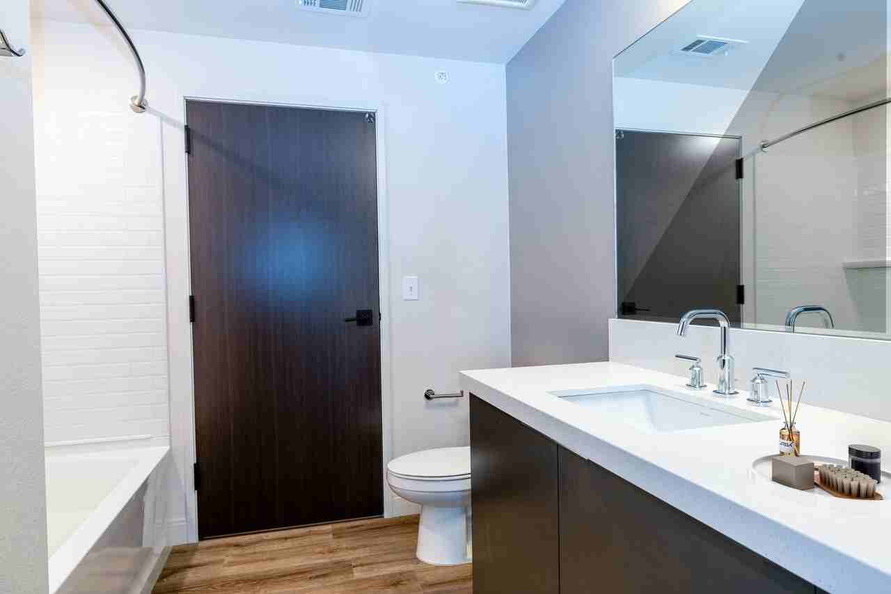 1 Bedroom & 1 Bedroom + Den at UC! - Photo 6 of 44
