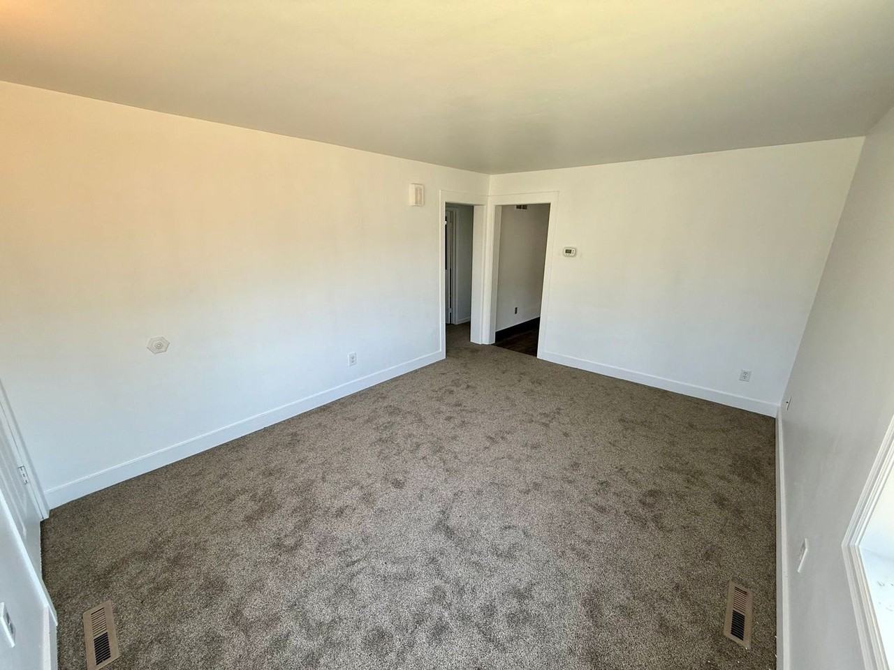 517 12th St - Photo 5 of 32
