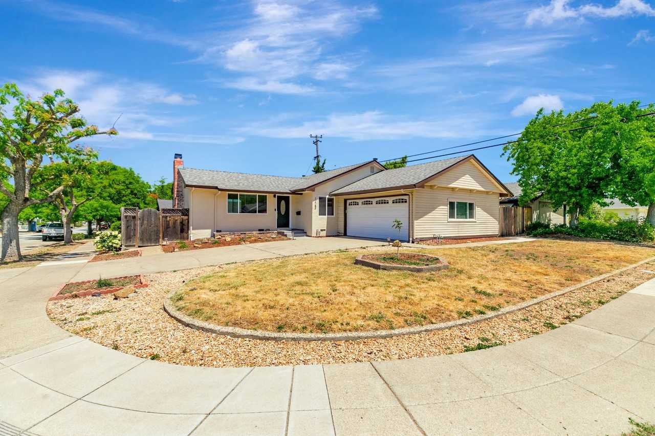 1723 Almond Blossom Ln - Photo 3 of 40