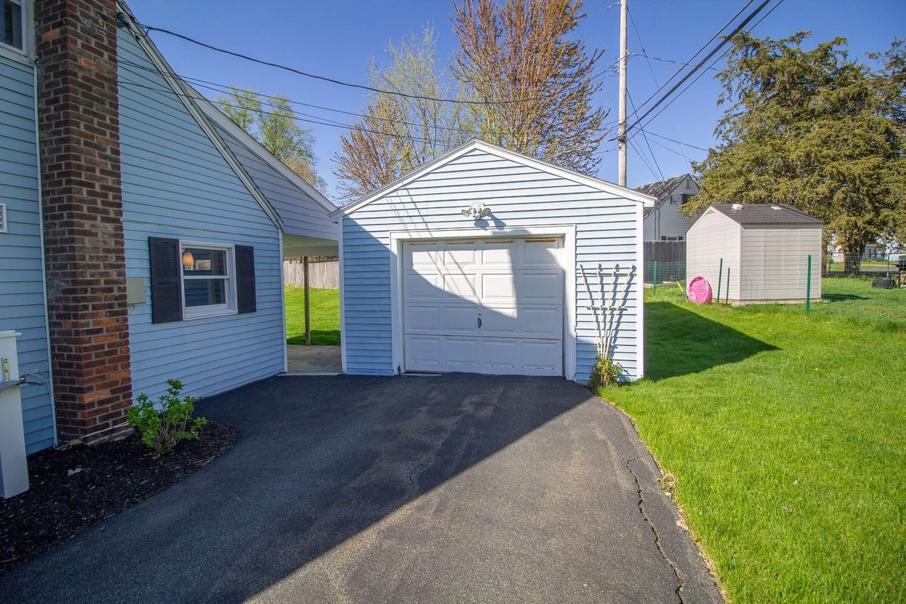 7 David Rd - Photo 3 of 16