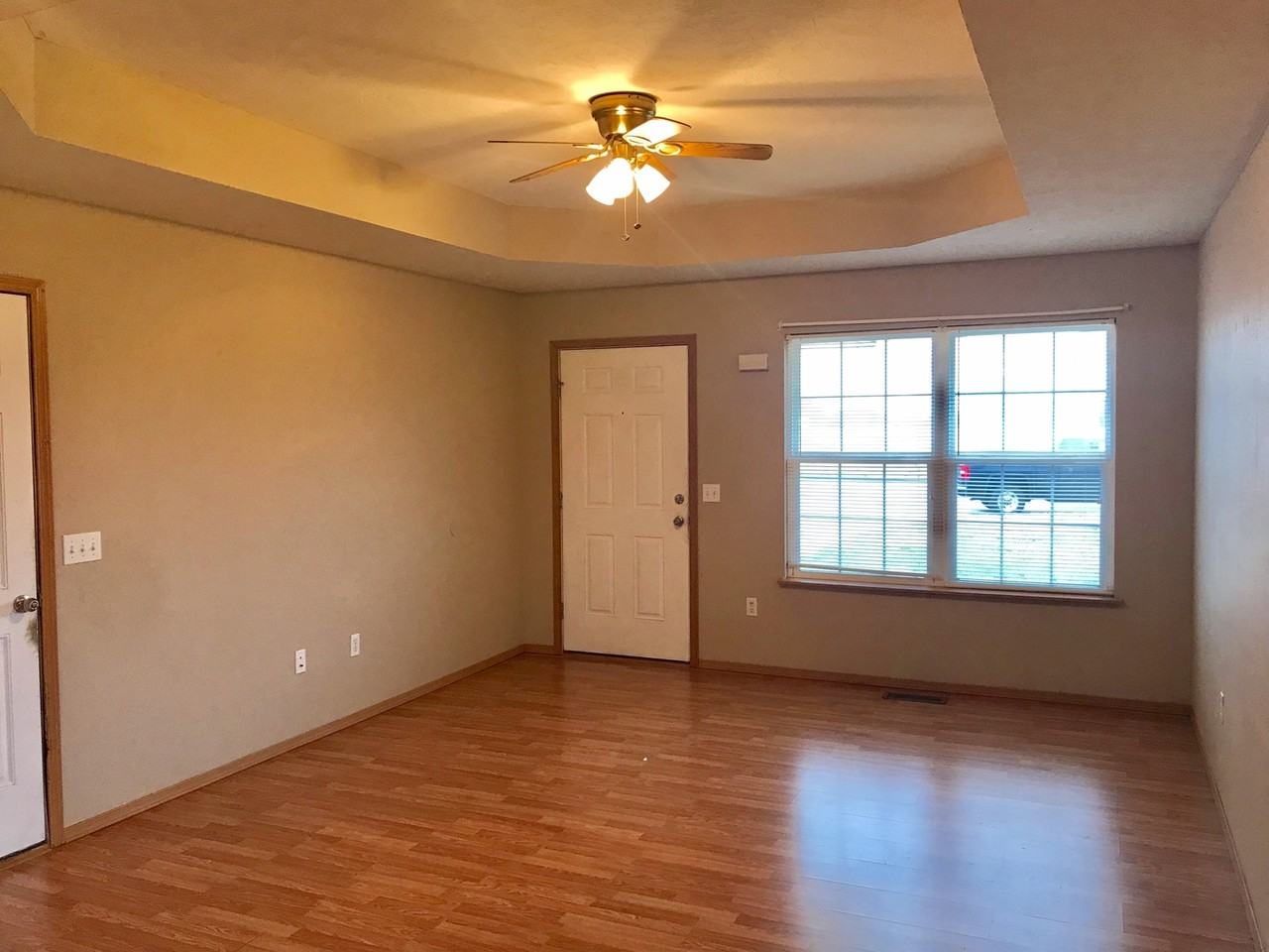 606A W Kimberly Ct - Photo 2 of 9