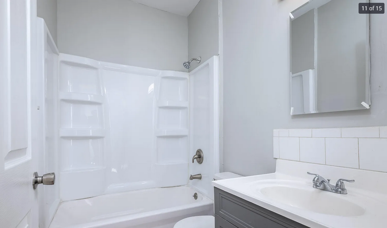 1523 Catalpa St - Photo 3 of 12