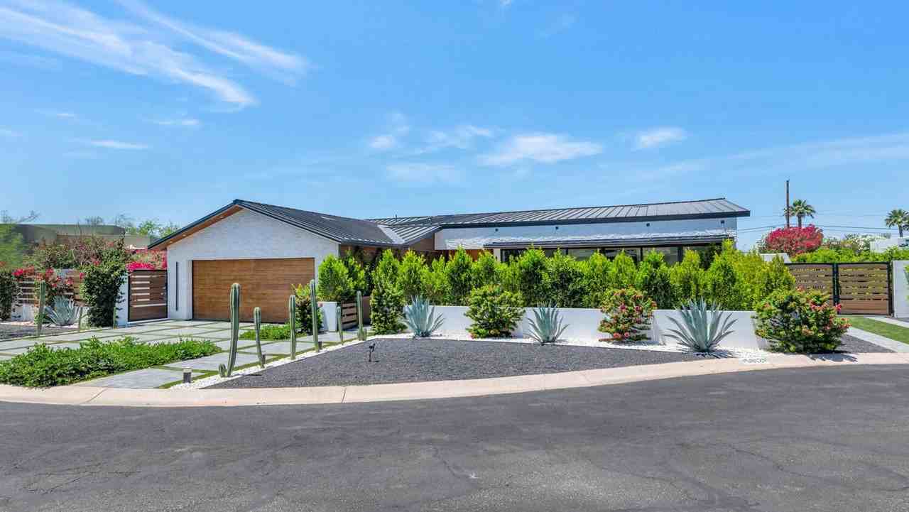 5812 North 44th Place - Photo 2 of 39