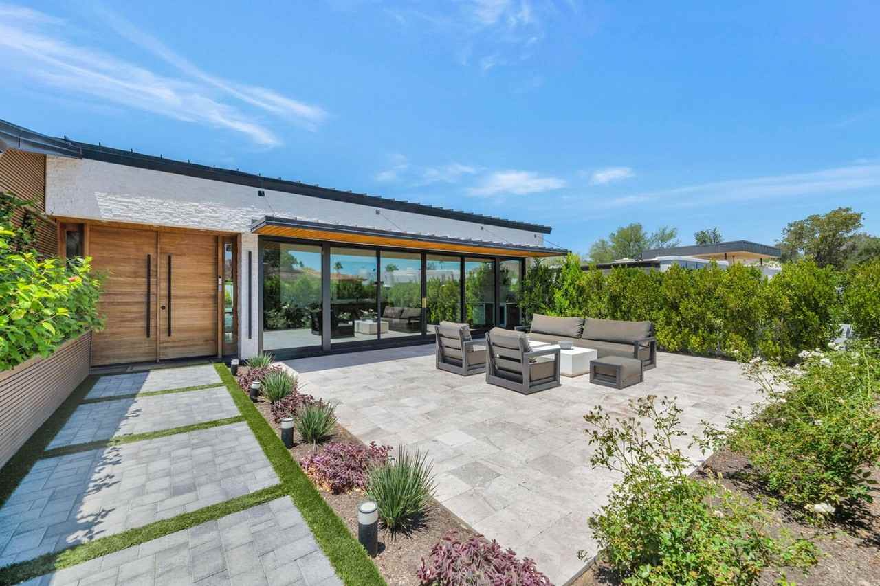 5812 North 44th Place - Photo 3 of 39