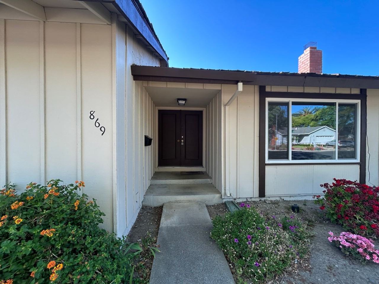 869 Saint John Cir - Photo 2 of 36