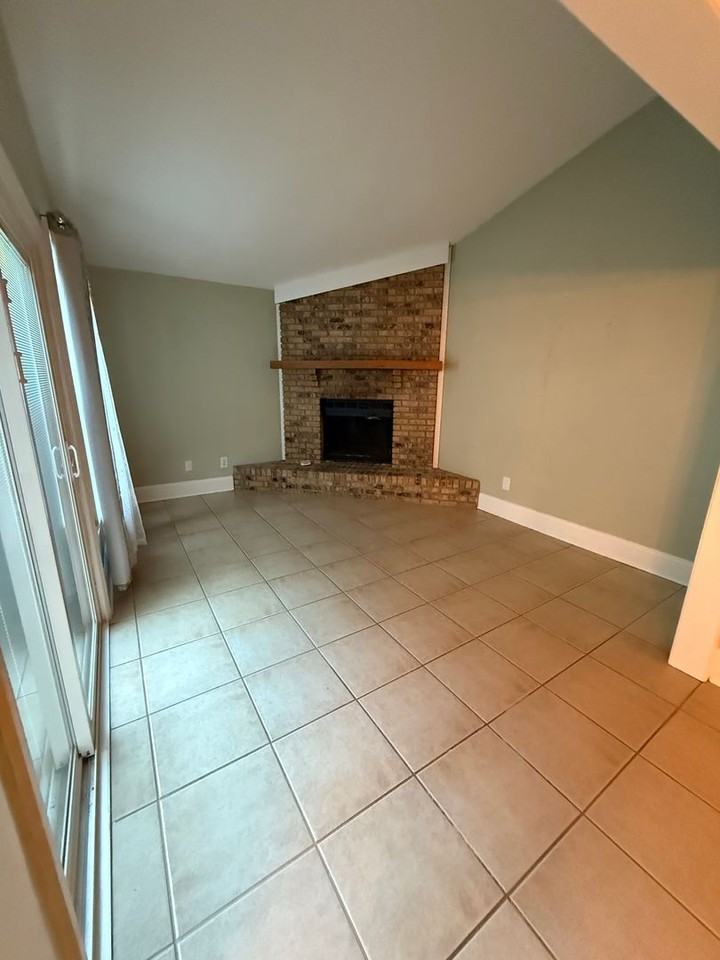 652 W Tharpe St - Photo 3 of 16