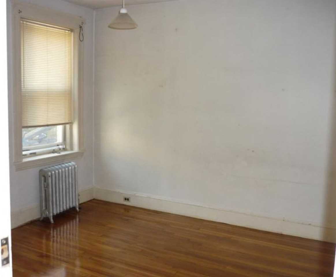 227 Freeman St - Photo 6 of 10