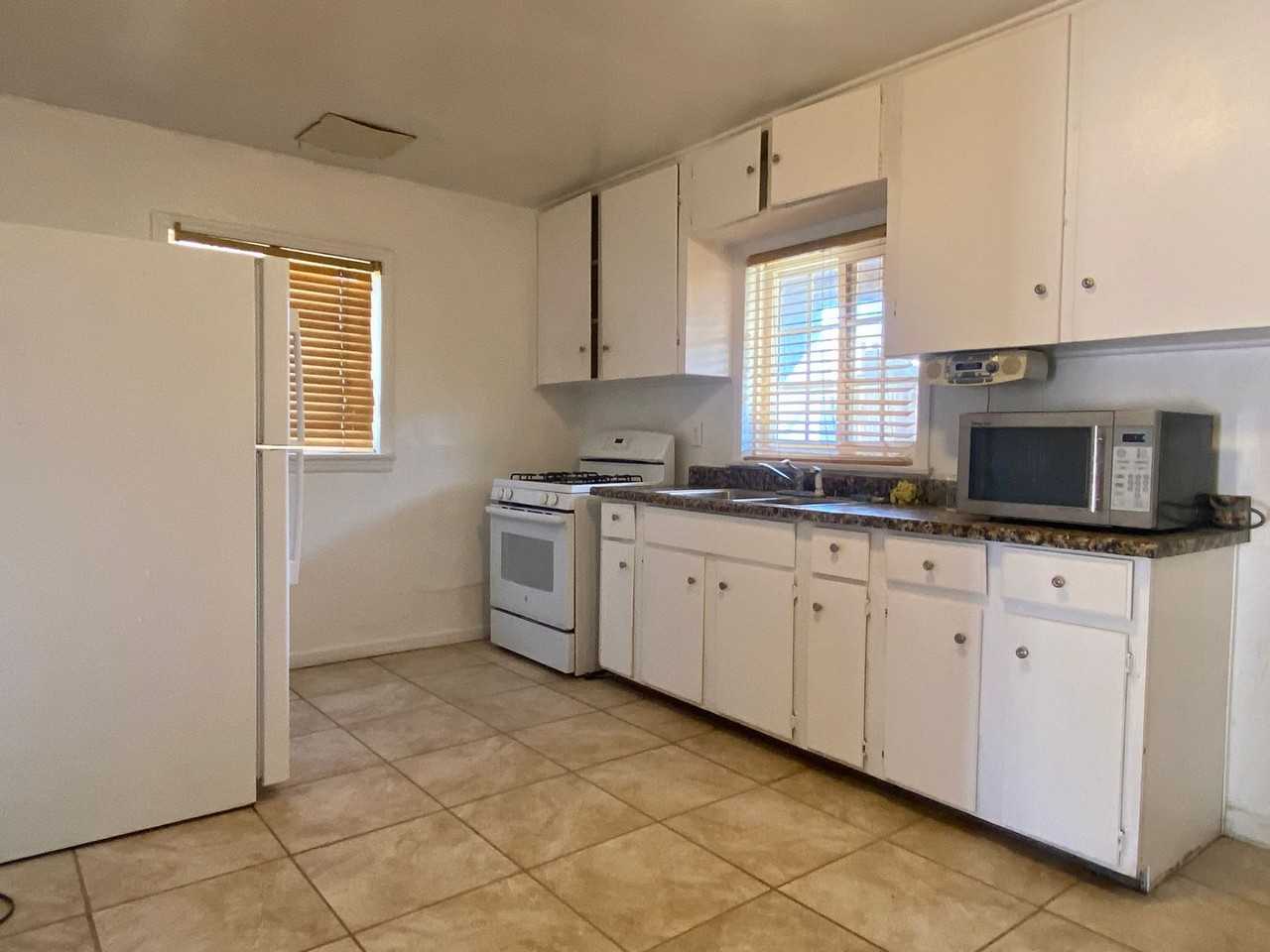 215 W Haloid Ave - Photo 2 of 7