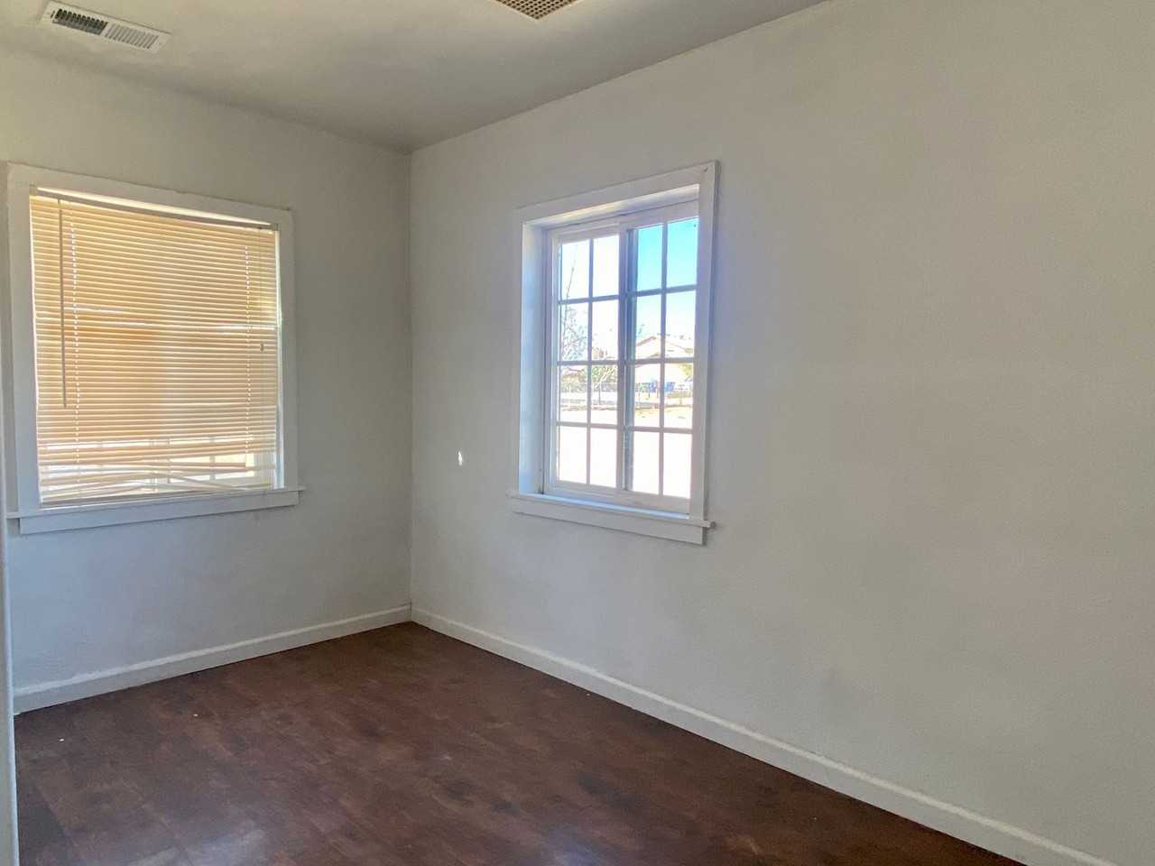 215 W Haloid Ave - Photo 4 of 7