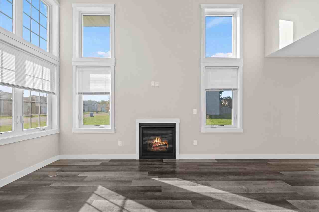 527 Meadow Ln - Photo 3 of 24