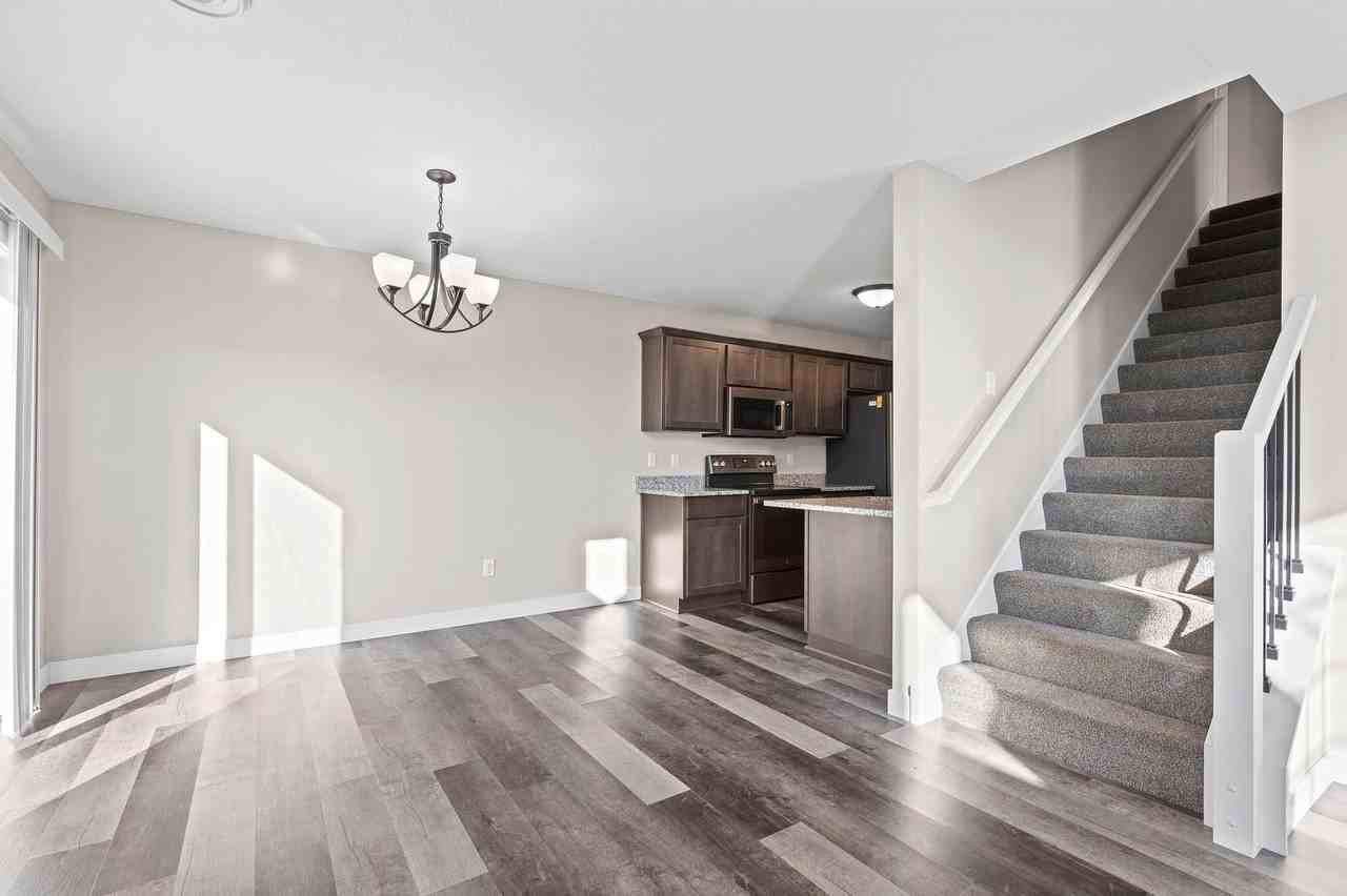 527 Meadow Ln - Photo 5 of 24