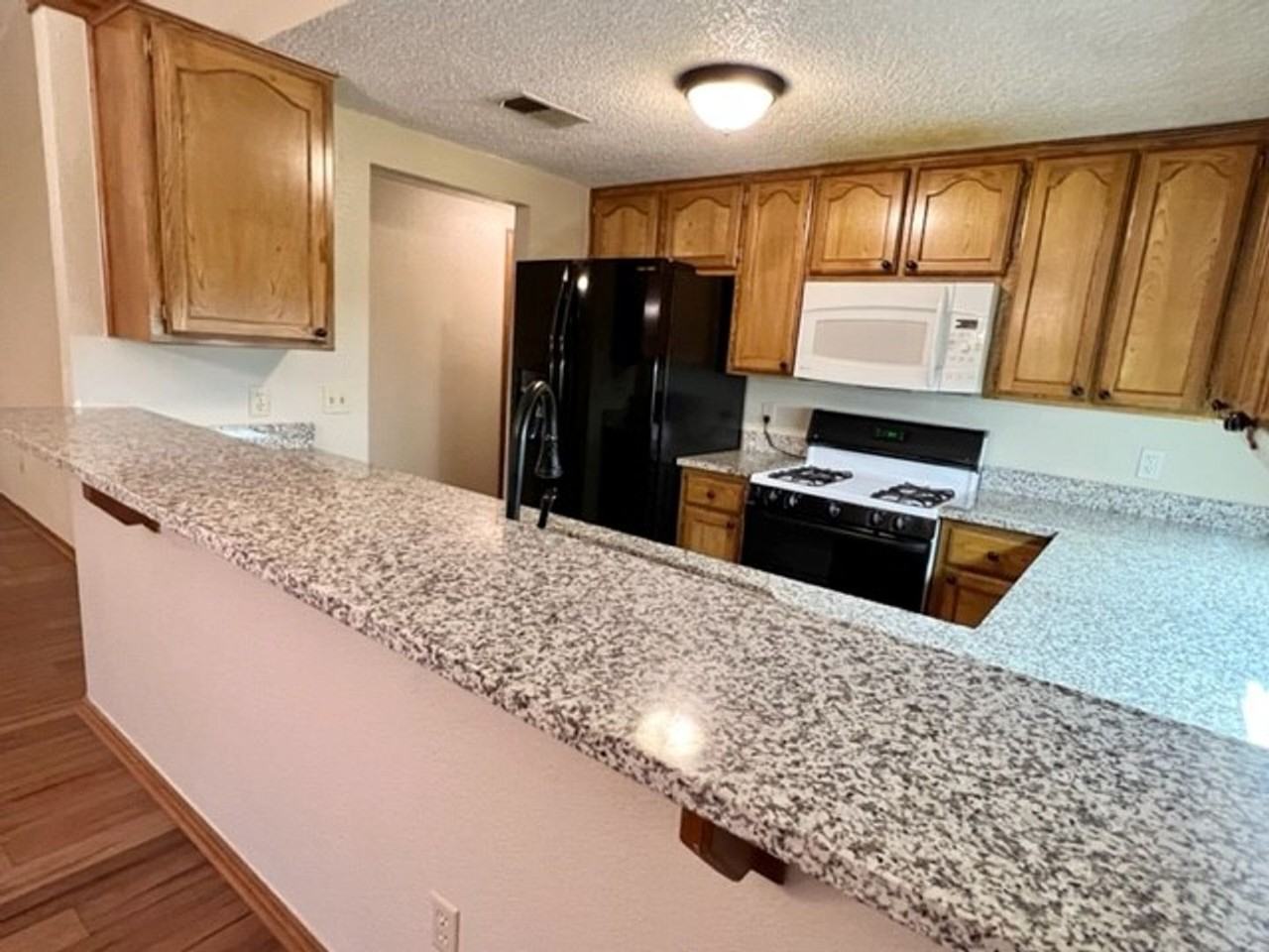 2109 Parkview Dr - Photo 2 of 20