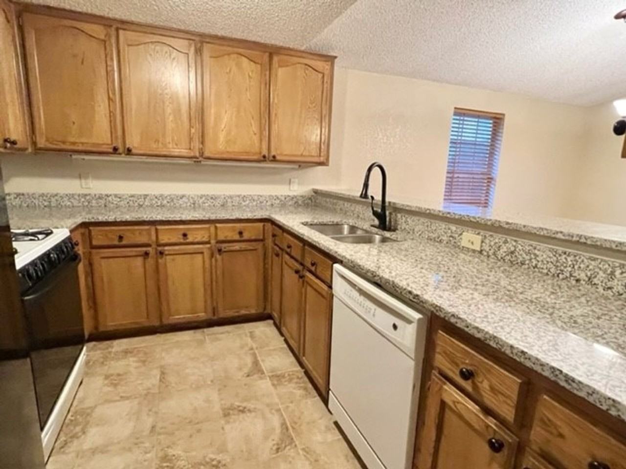 2109 Parkview Dr - Photo 3 of 20