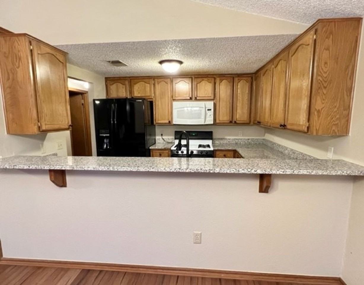 2109 Parkview Dr - Photo 6 of 20