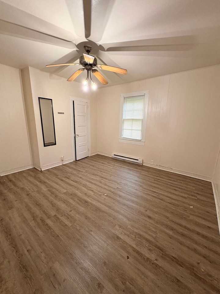 1024 W 13th St - Photo 3 of 6