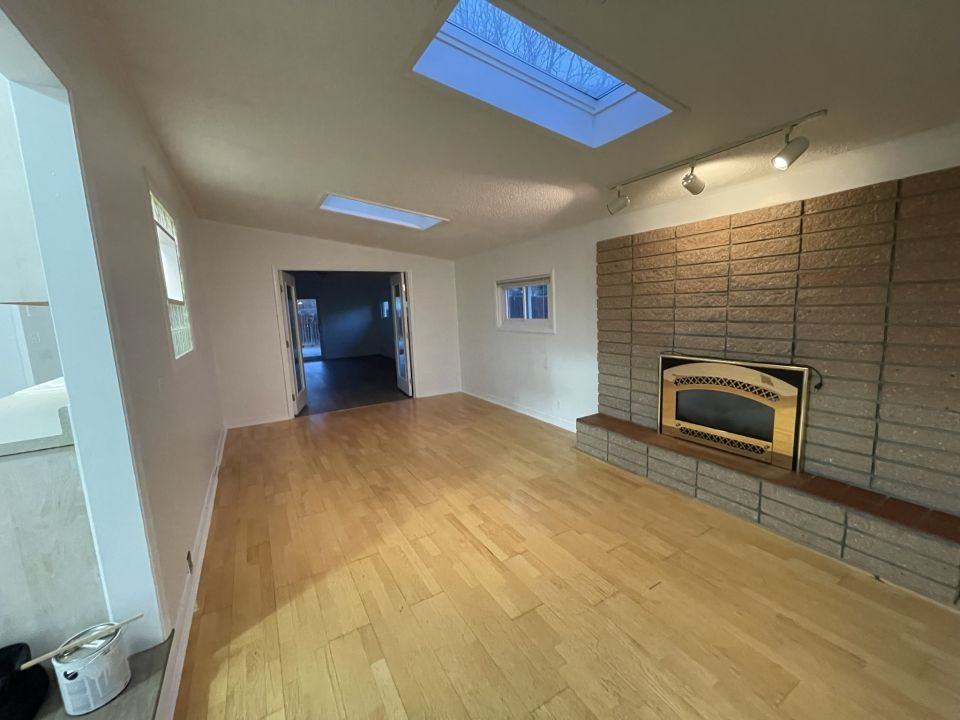 1915 Parkhill Dr - Photo 2 of 10