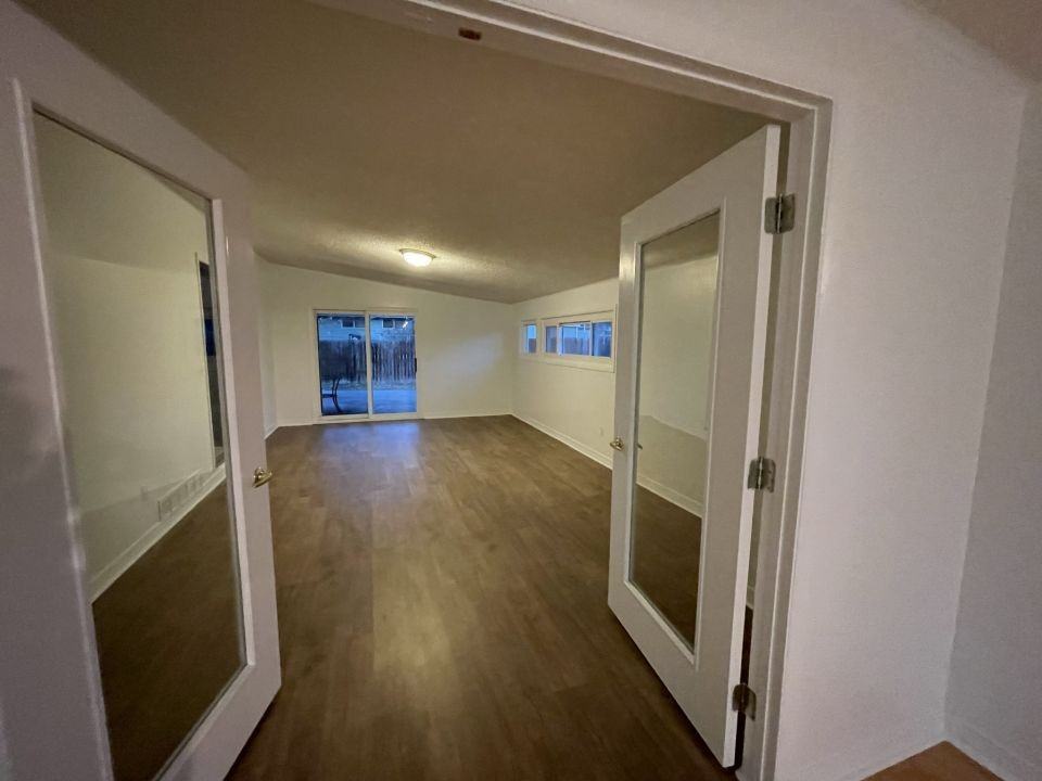 1915 Parkhill Dr - Photo 3 of 10