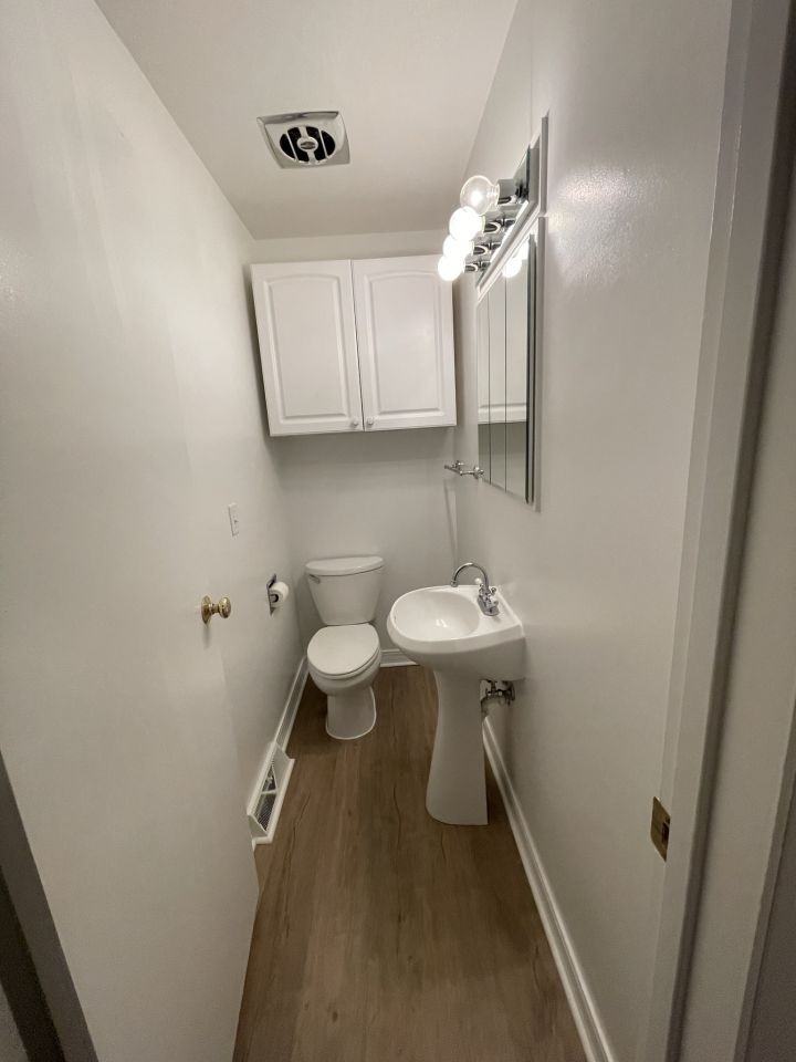 1915 Parkhill Dr - Photo 6 of 10