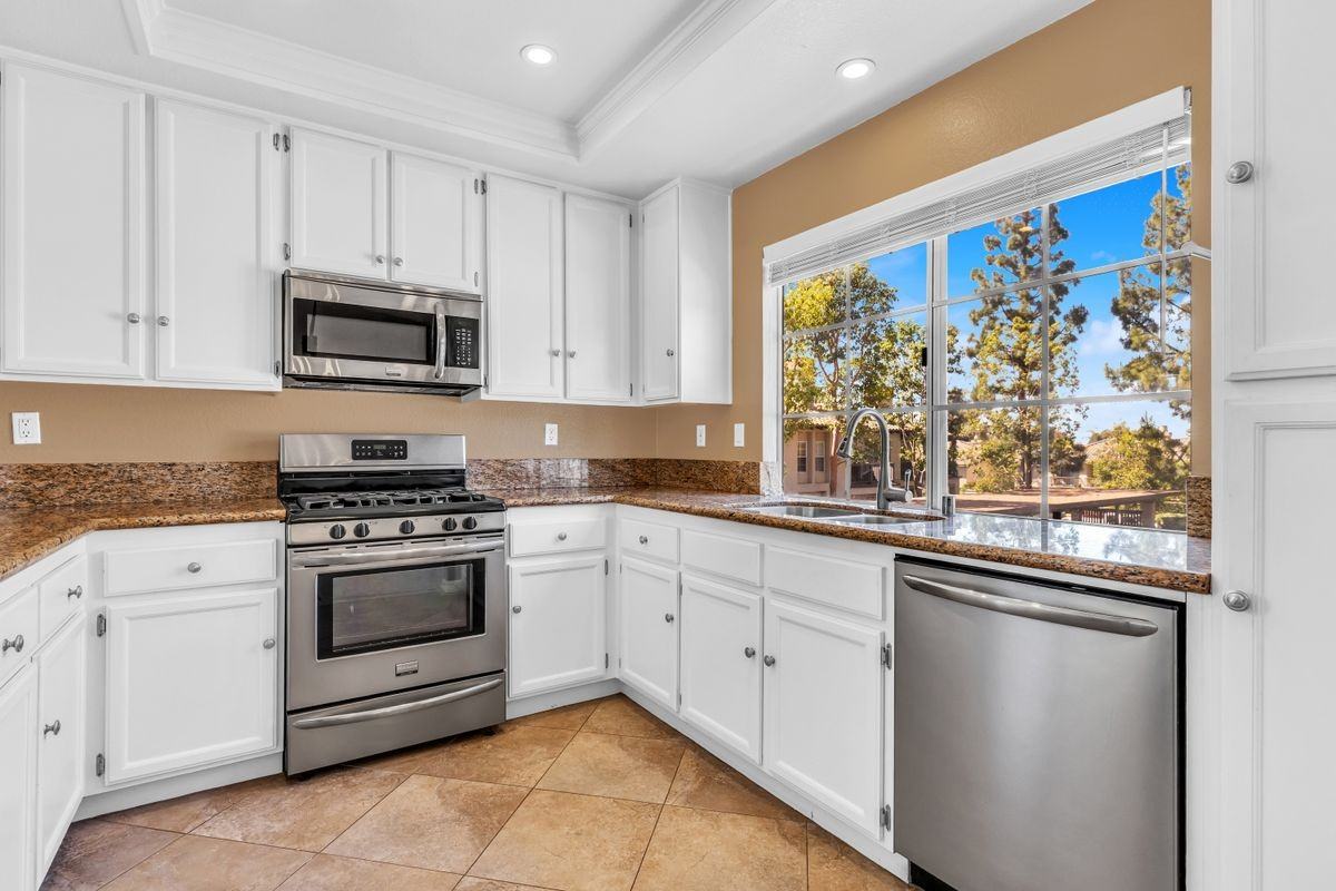 175 Vía Contento - Photo 2 of 31