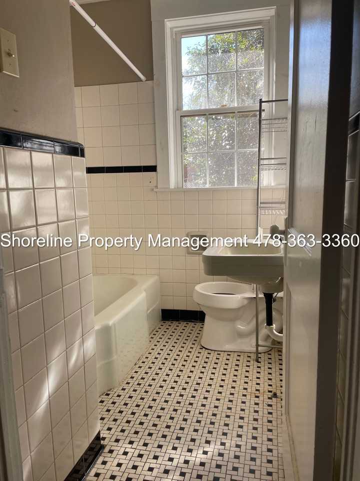 411 Forest Rd - Photo 4 of 10