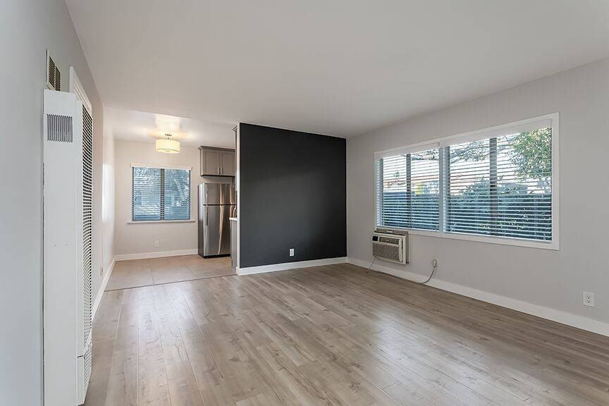 5630 1/2 Sultana Ave - Photo 3 of 9