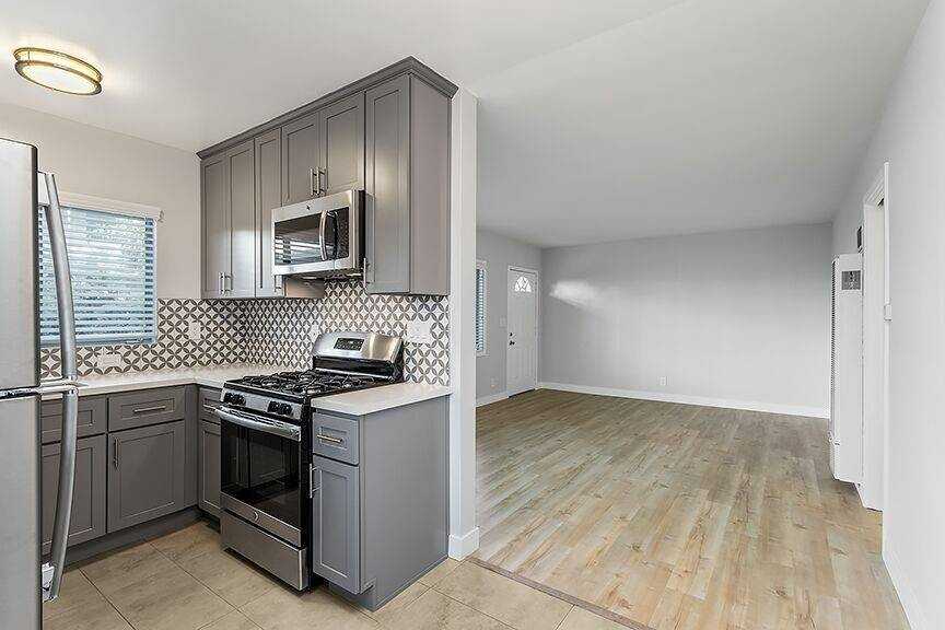 5630 1/2 Sultana Ave - Photo 5 of 9