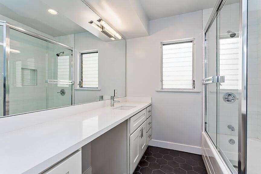 5630 1/2 Sultana Ave - Photo 7 of 9