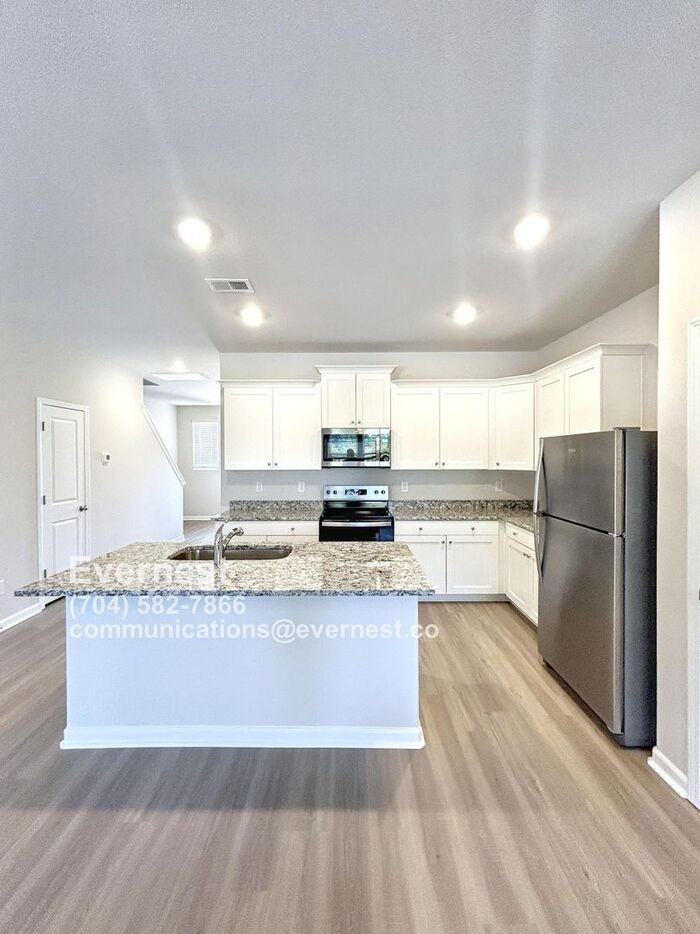 2162 Willow Glen Dr - Photo 2 of 11