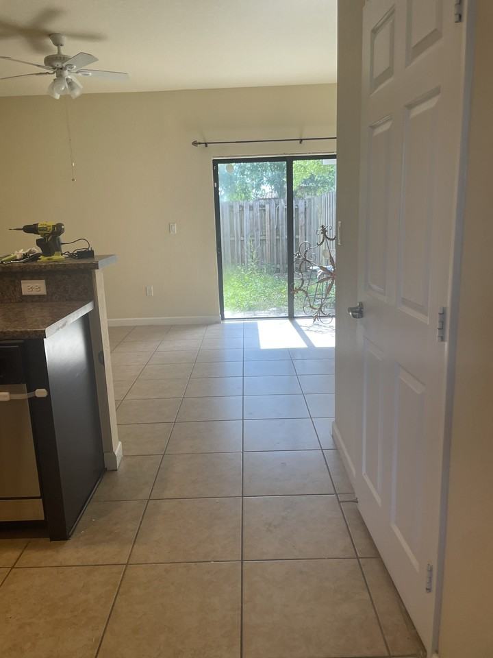 755 Se 32nd Ter #0 - Photo 3 of 11