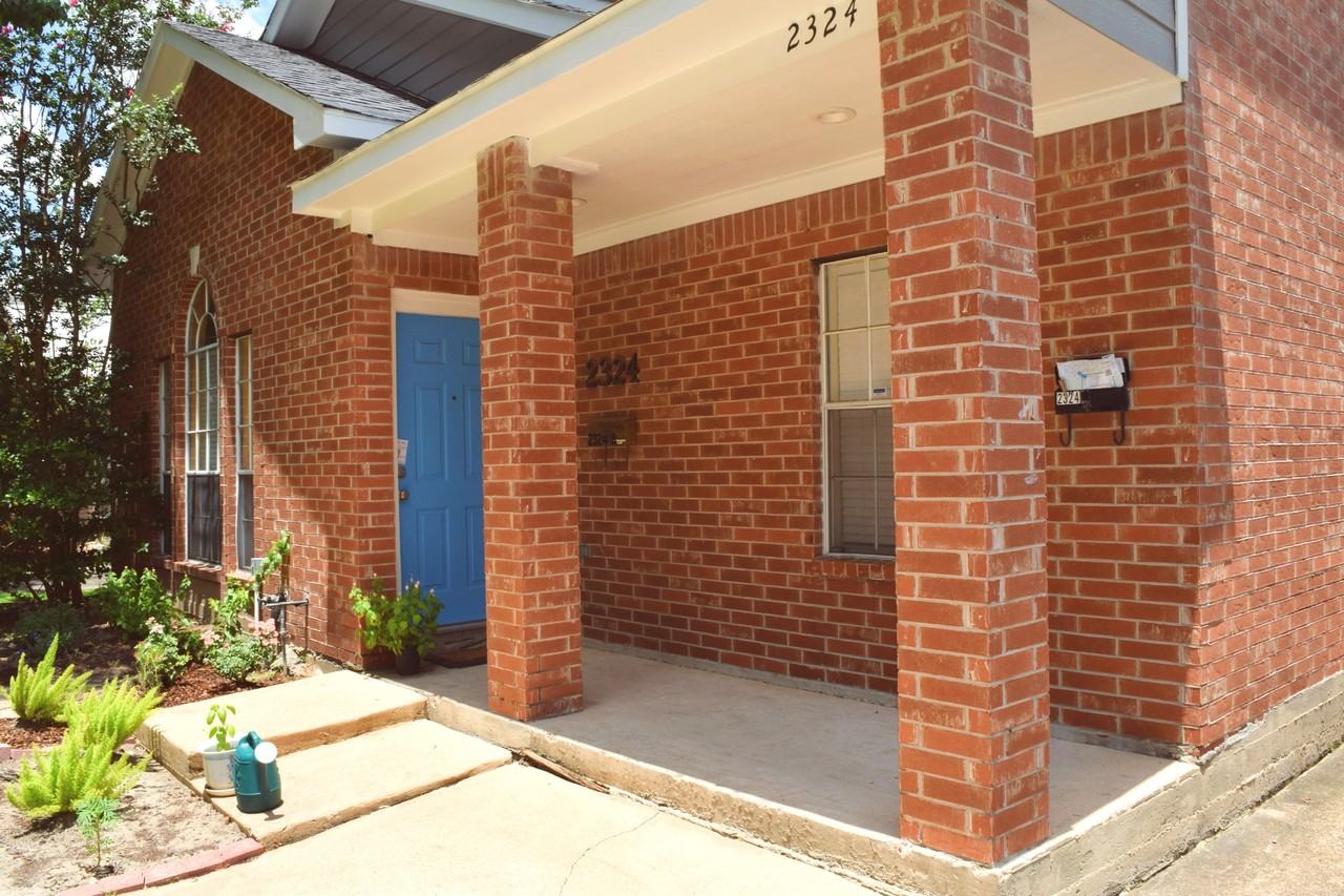 2324 Sheridan St - Photo 3 of 10