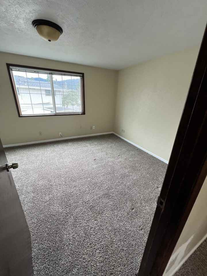 780 66th St - Photo 2 of 6