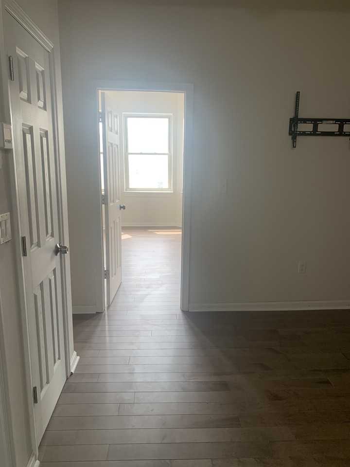 912 Newington Ave #A - Photo 6 of 12