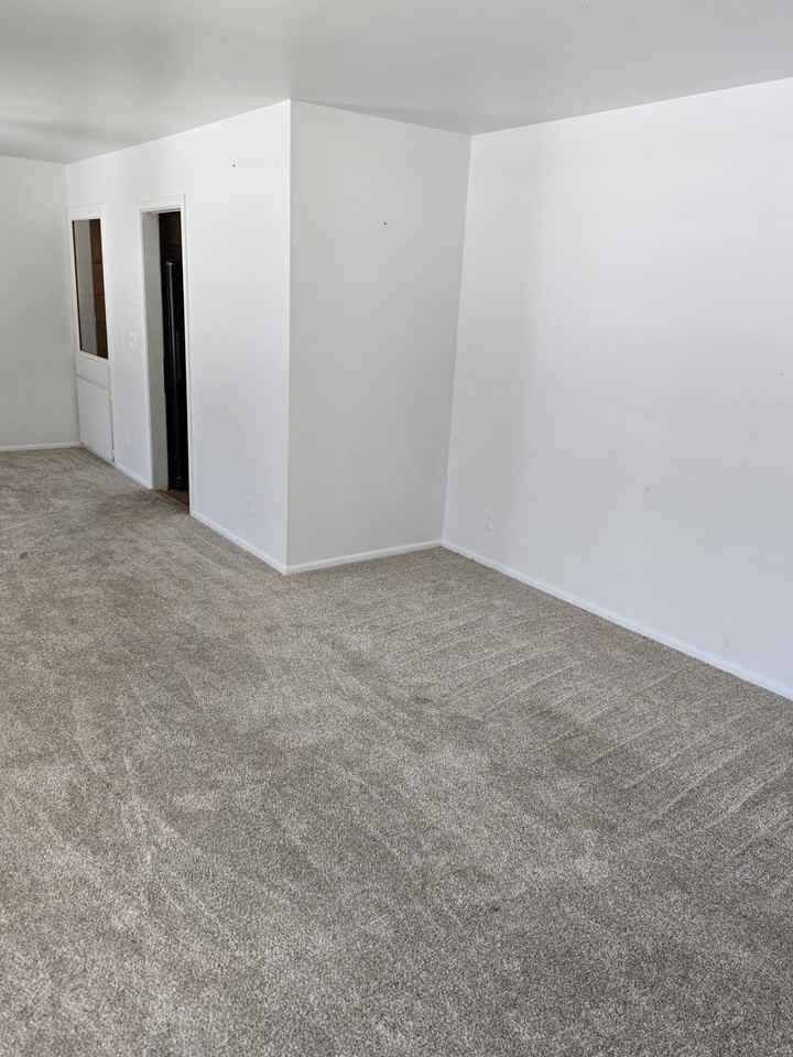 5219 Woodcliff Drive - Photo 2 of 3