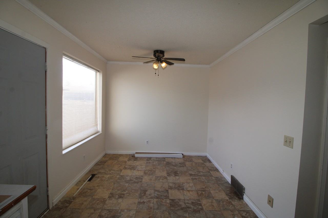 140 Martindale Drive NE - Photo 3 of 33