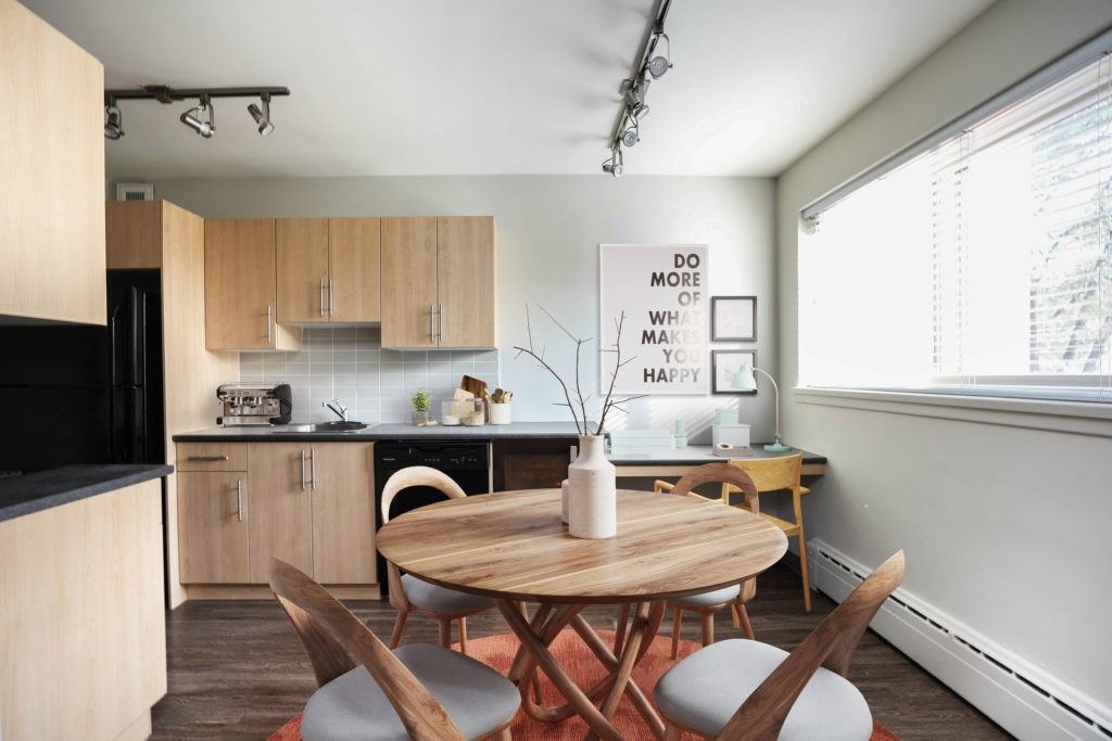 Oakton Manor - Photo 3 of 6