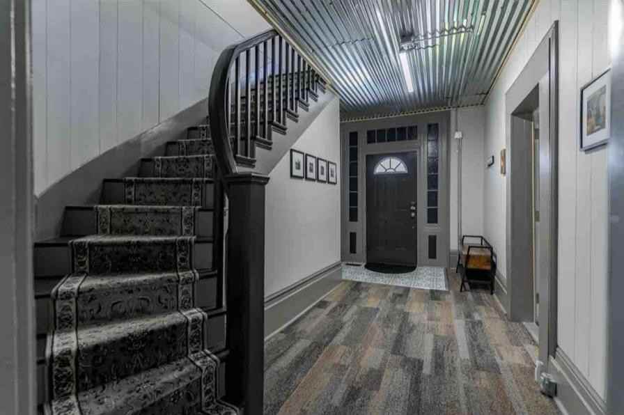 404 Washington St - Photo 3 of 10