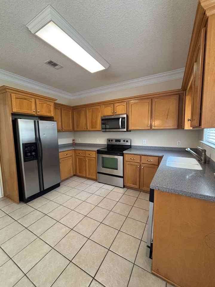 500 Bradwell St Apt D - Photo 3 of 18