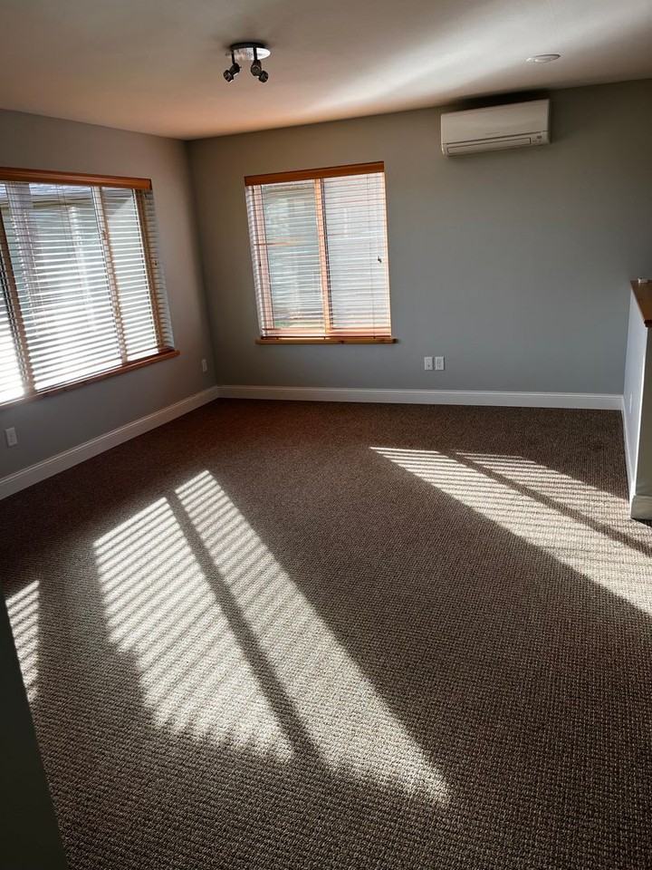 308 College Circle - Photo 3 of 25