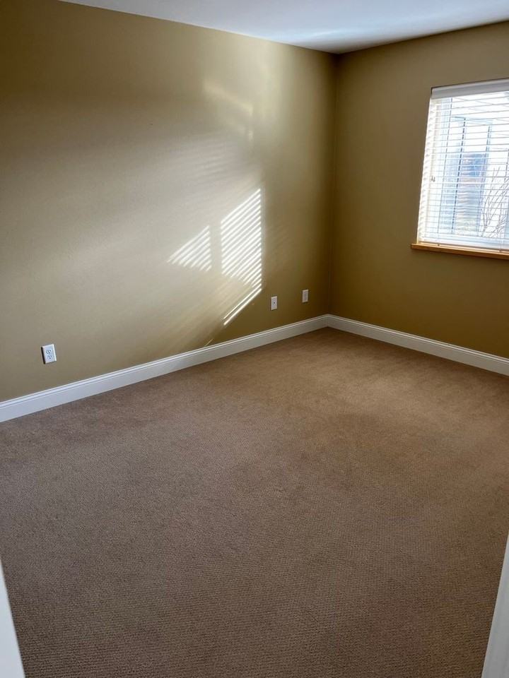 308 College Circle - Photo 7 of 27