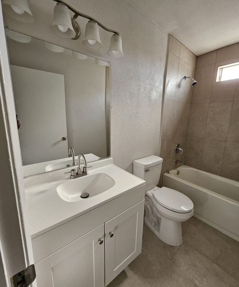 Apartments in the Heart of Las Vegas - Photo 7 of 34