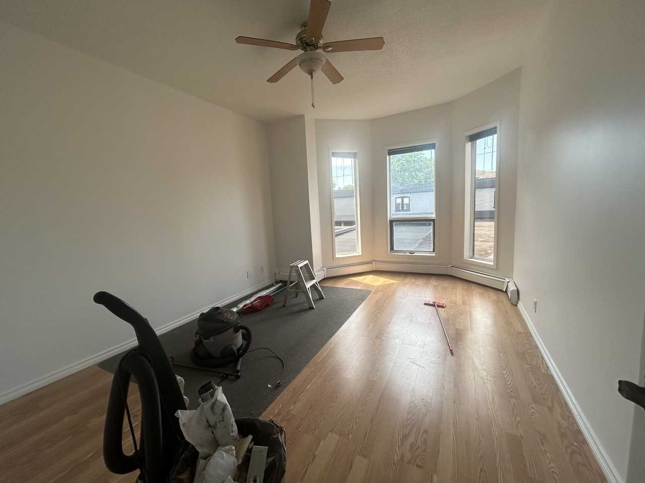 865 King St E #2 - Photo 2 of 5