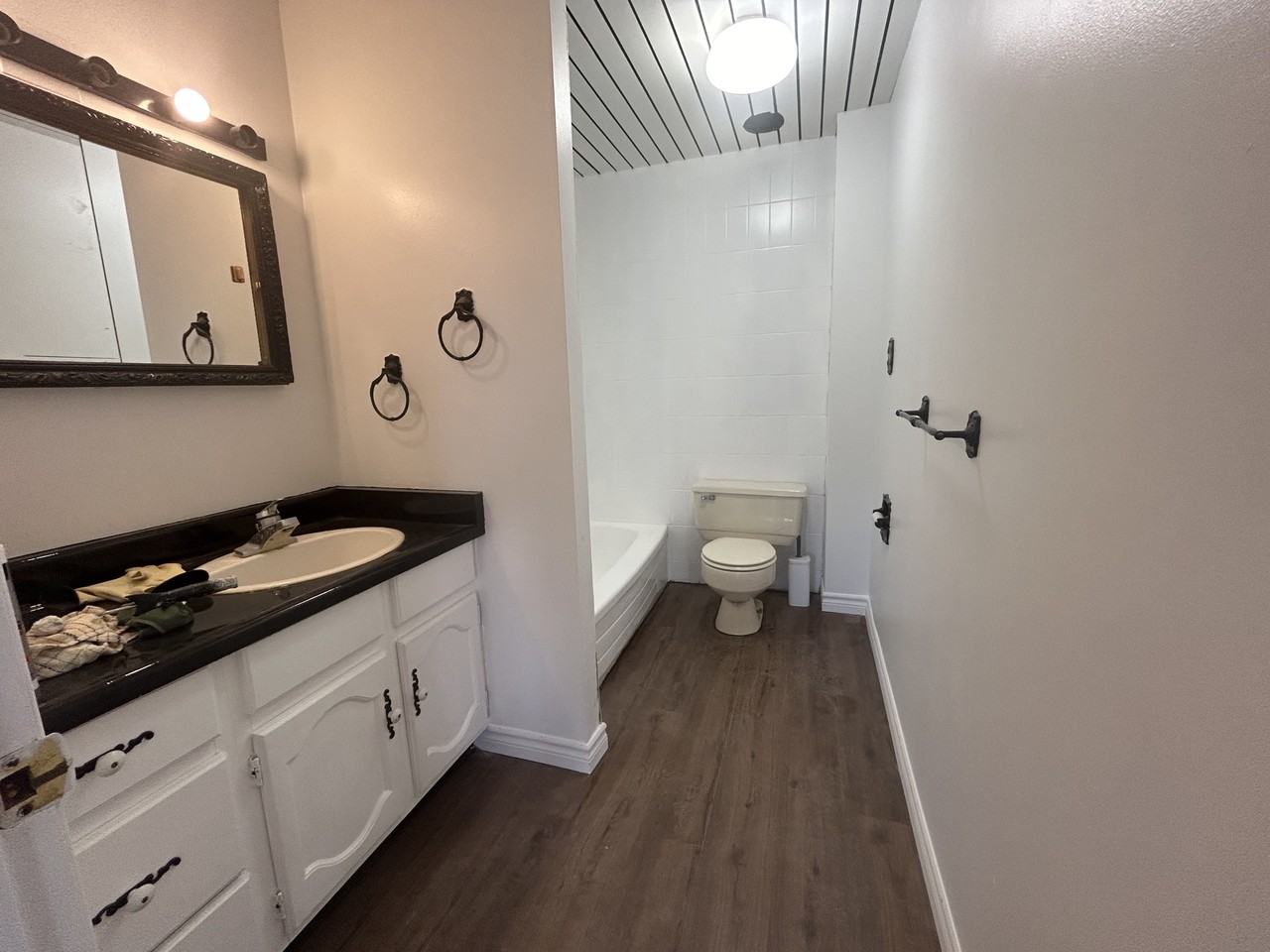 865 King St E #2 - Photo 4 of 5