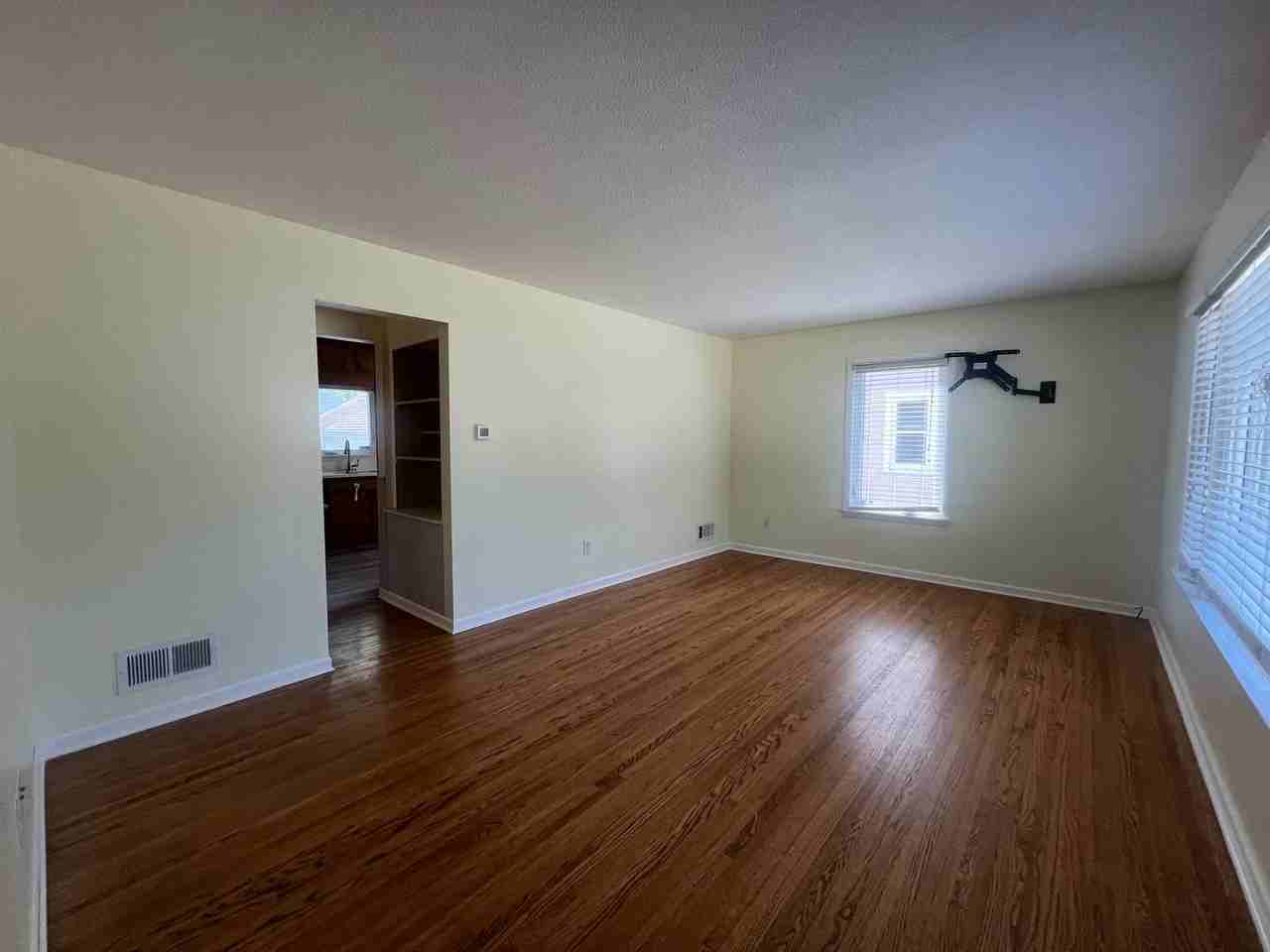 1308 3 1/2 St Se - Photo 2 of 25