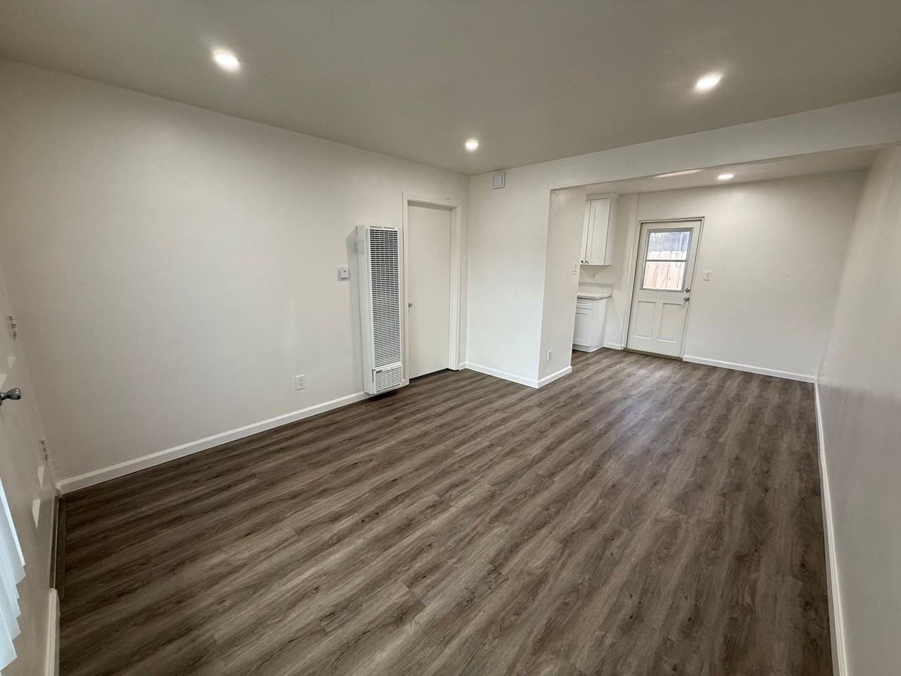 814 4th St #6 - Photo 3 of 6