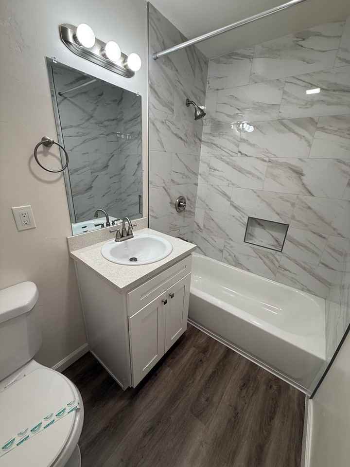 814 4th St #6 - Photo 4 of 6