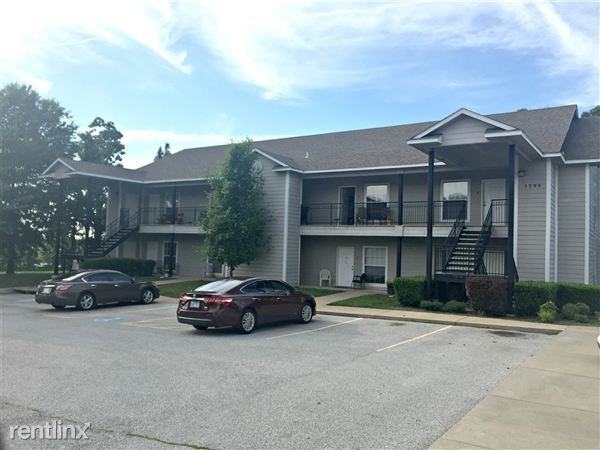 1790 N Gregg Ave - Photo 2 of 10