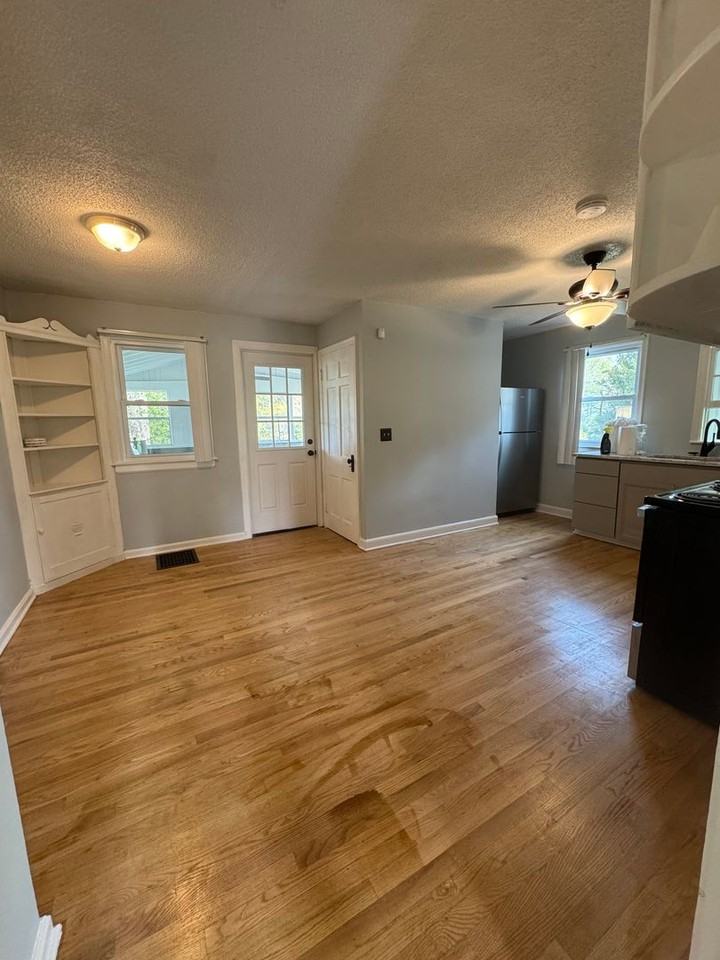 441 Farmington Ave - Photo 7 of 22