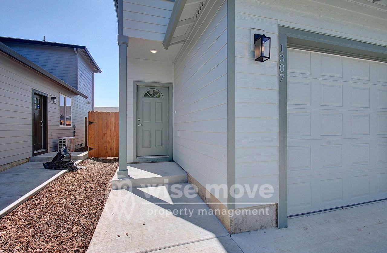 1307 N Garrison Rd - Photo 2 of 31