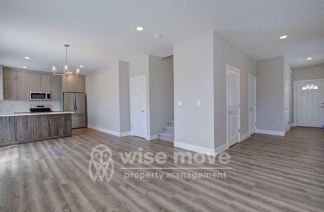 1307 N Garrison Rd - Photo 4 of 31